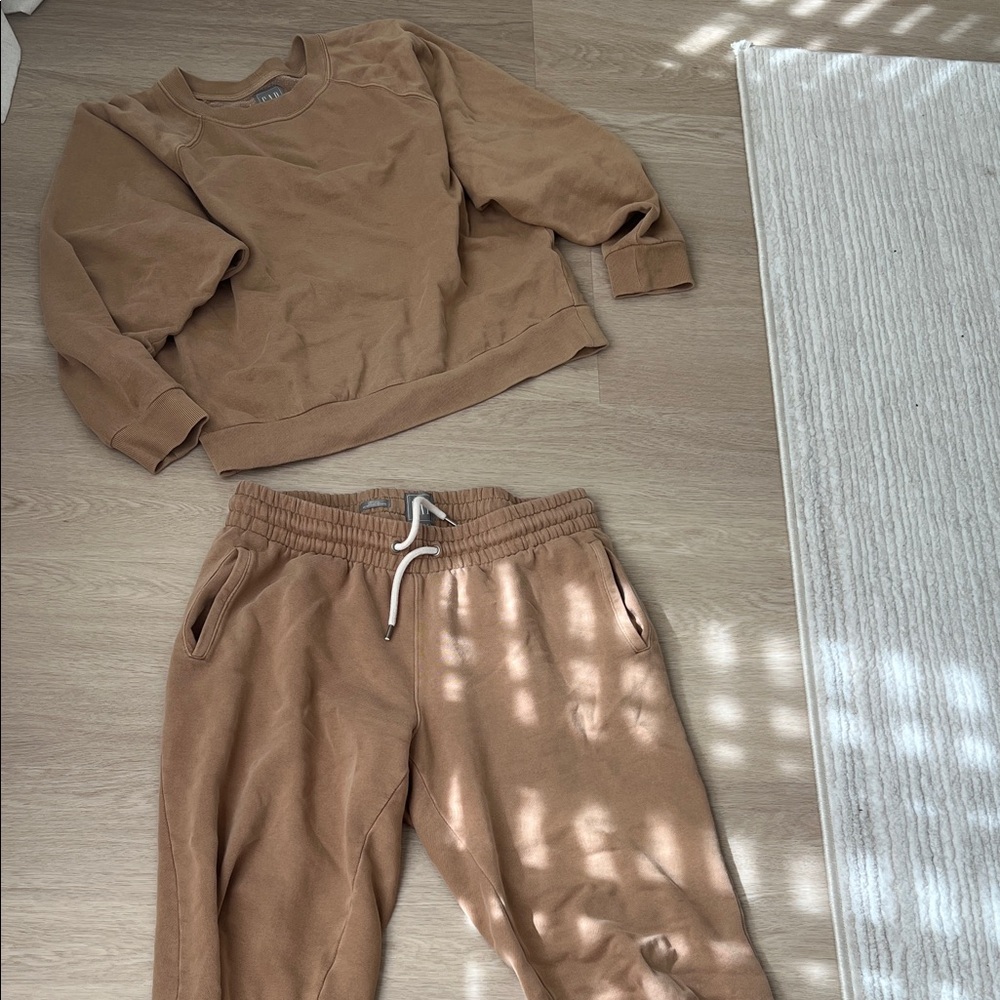 Women's Cozy Crewneck Sweatshirt and Jogger Set - Camel